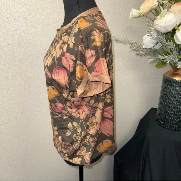Buffalo Floral Butterfly Tee Earthy Brown Short Sleeve Soft Top - Picture 2 of 8